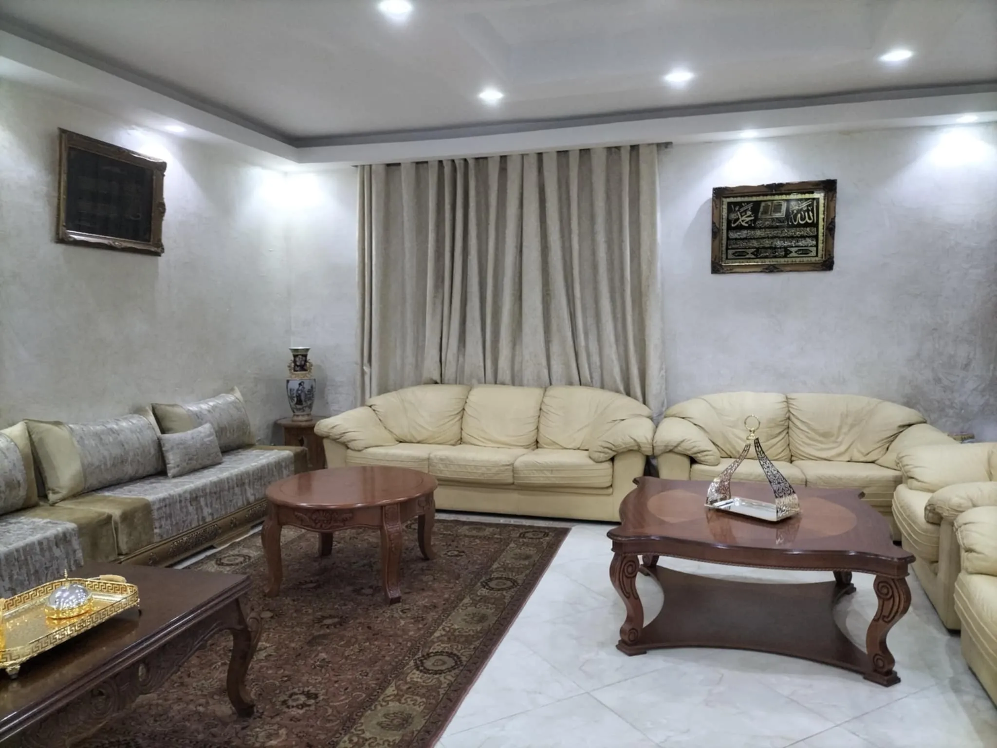Villa commercial à vendre à les castors 