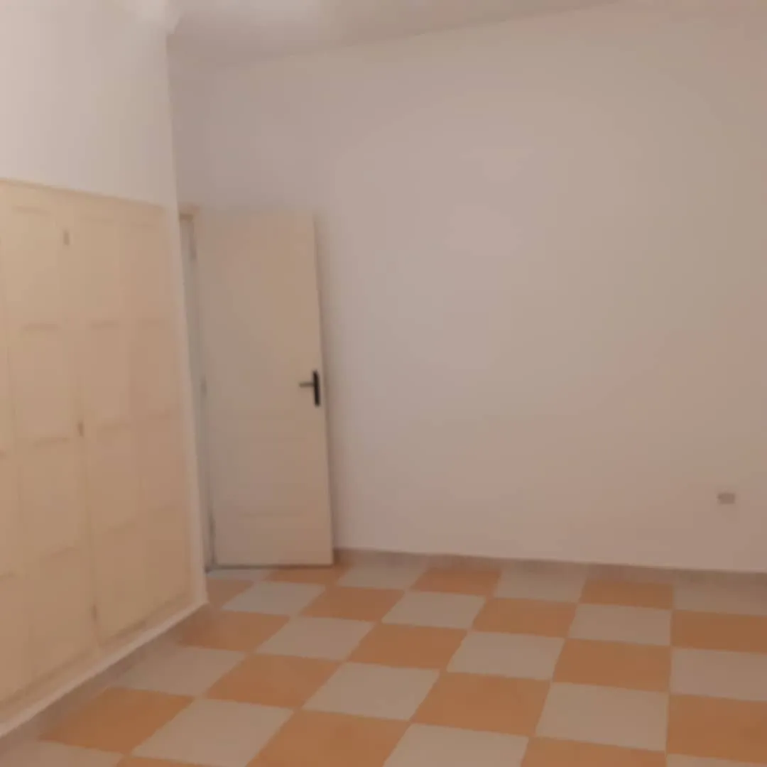 Appartement F3 à vendre à El Karma senia 