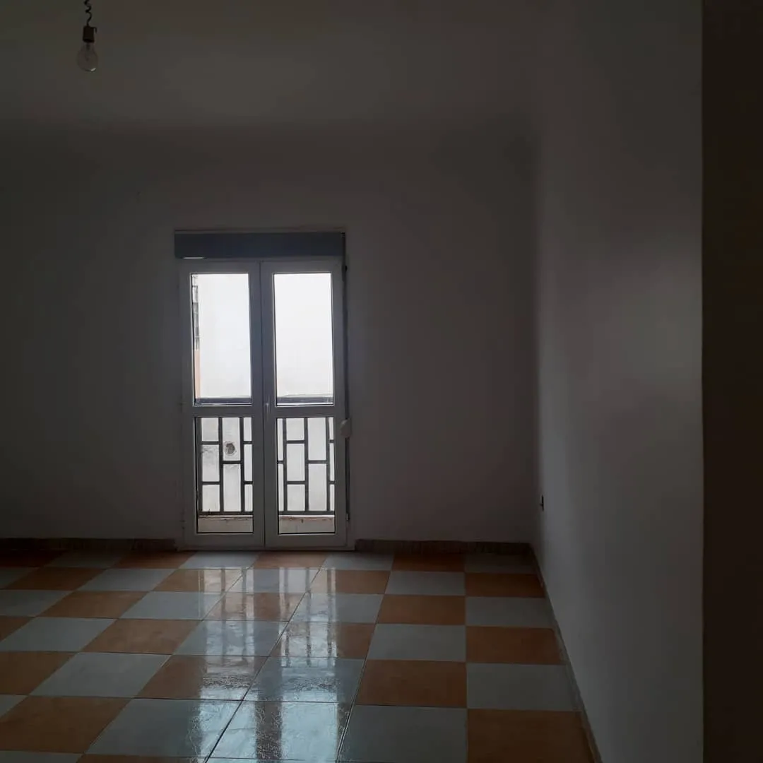 Appartement F3 à vendre à El Karma senia 